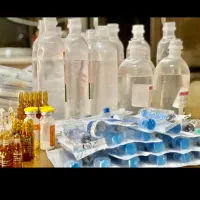 تزریقات و وصل سرم بصورت شبانه روزی