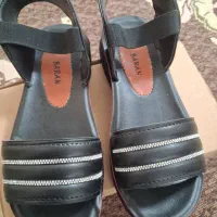 یه جفت صندل دخترانه