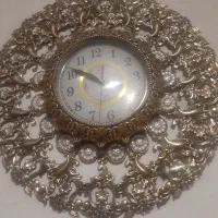 ساعت دیواری درحدنو خیلی شورنگ جنس پلاستیک