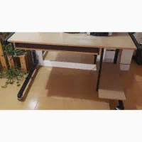 میز کامپیوتر کاملا سالم