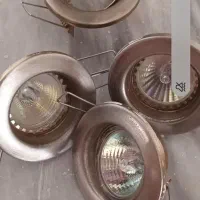 هالوژن قدیمی یکیش لامپ نداره