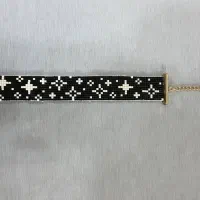 زیور آلات و دستبند و گردنبند و تسبیح