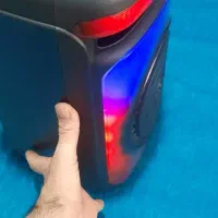 اسپیکر قوی با رقص نور و میکروفن