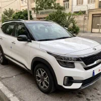کیا سلتوس سفید متالیک سقف مشکی ۷ هزار کار
