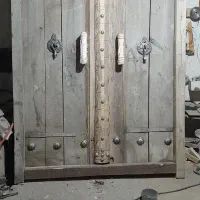 درب وپنجره چوبی قدیمی|مصالح و تجهیزات ساختمان|باقرشهر, |دیوار