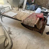 تخت آهنی