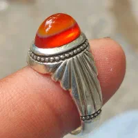 انگشتر عقیق سرخ کلاه دار