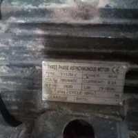 فروش موتور۵/۵ ۳۰۰۰دور سه فاز  و رنگ پودری  مشعل