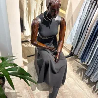 مانکن نشسته