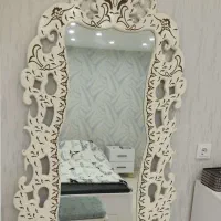 اینه ارایشی ایستاده و تاج تخت