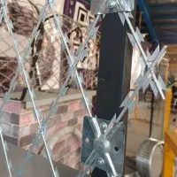 خارسیم وفنس تیغ دار