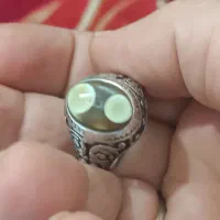 انگشتردوچشم