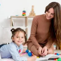 استخدام پرستار بچه کودک