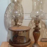 یک جفت اینه و شکلات خوری