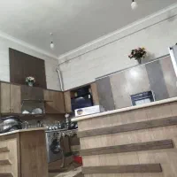 یک دستگاه آپارتمان سه طبقه