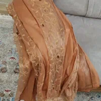دو عدد پرده و یک رومیزی گرد