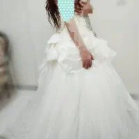 لباس عروس دارای ژپون و شنل