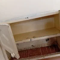 کابینت ظرف و ظروف و آب چکان
