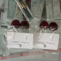گوشواره رنگ گیلاسی