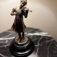 اباژور برنز جفت دختر و پسر نوازنده امضا دار|چراغ خواب و آباژور|تهران, سوهانک|دیوار