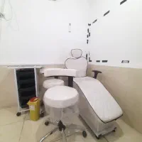 تخت وصندلی سفید طبی با درایور