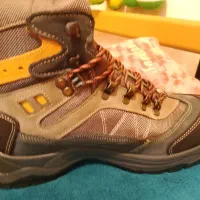 کفش کوهنوردی اصل دو جفت شماره 42و 43