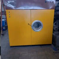 به دو همکار خانم در خشکشویی