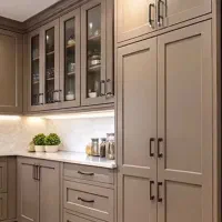 اجرای رنگ پلی یورتان حرفه ای روی کارهای چوب