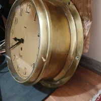 یک عدد ساعت و یک عدد چراغ مطالعه  عتیقه فدیمی