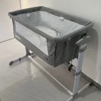 تخت کنار مادر گهواره شو
