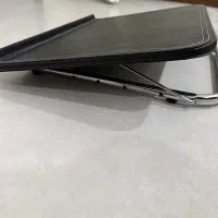 نگهدارنده کتاب به همراه زیرپایی متحرک