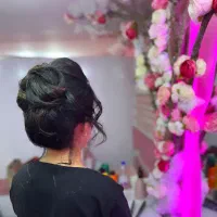 خدمات کوتاهی تخصصی وشنیون|خدمات آرایشگری و زیبایی|رشت, معلم|دیوار