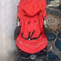 کالسکه قرمز رنگ