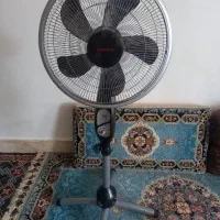 یه پنکه استاده