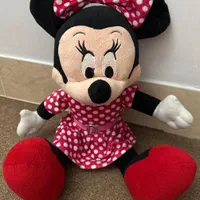 تعدادی اسباب بازی و پازل و عروسک