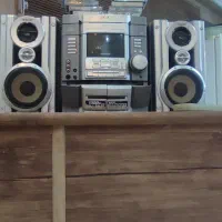 ضبط سونیV 1300کم کار سالم وتعدادی نوارکاست