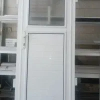 درب آلمینیومی با چهارچوب.وزن ۲۶کیلو