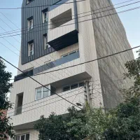 ۱۳۰ متری دوخواب نوساز با ۳۰ متر حیاط