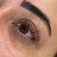 خدمات تخصصی لیفت مژه و ابرو و کاشت مژه