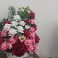 گل همراه با گلدان