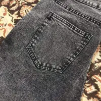 شلوار جین طوسی|لباس|لاهیجان, انقلاب|دیوار