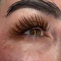 مرکز کاشت ناخن و مژه