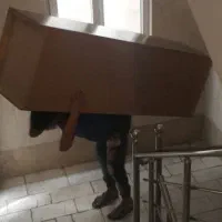 کارگر گشیدن کناف از اره پله مبل شیشه ساختمان و|خدمات حمل و نقل|تبریز, |دیوار