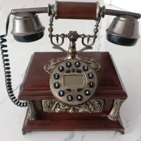 تلفن رو میزی آنتیک عتیقه طرح قدیم چوبی بسیار زیبا