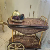 میز بار کمی ترک دار