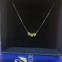 گردنبند نقره سواروسکی سه مکعب با سنگ اوپال