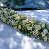 ماشین عروس دسته گل عروس در مکان شما