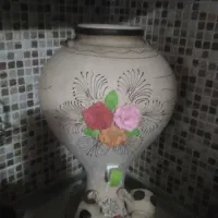 کوزه زیبا با دو لیوان سفالی