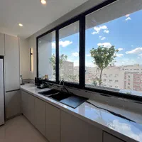 ۱۸۰متر تک واحدی_ نشیمن پذیرایی مجزا_ تراس شیشه ای
