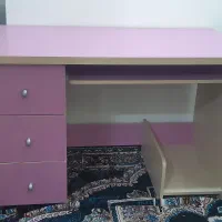 میز تحریر و کامپیوتر